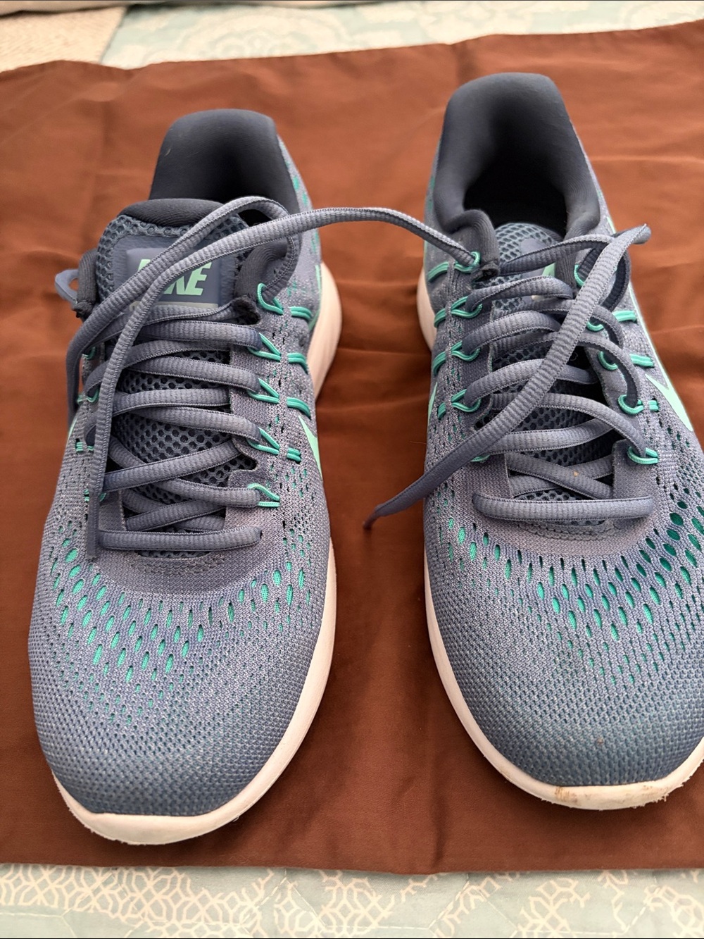 Nike Men's Gray and Teal Mesh Athletic Shoes